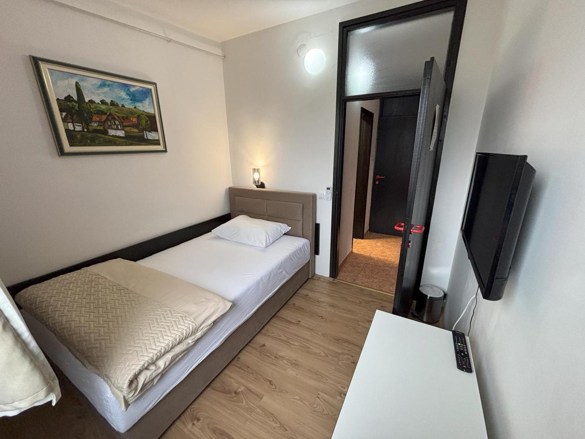 Hotel Park Nasice ภายนอก รูปภาพ