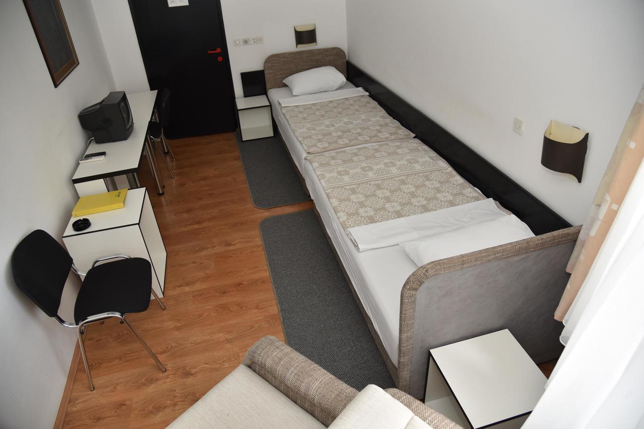 Hotel Park Nasice ภายนอก รูปภาพ