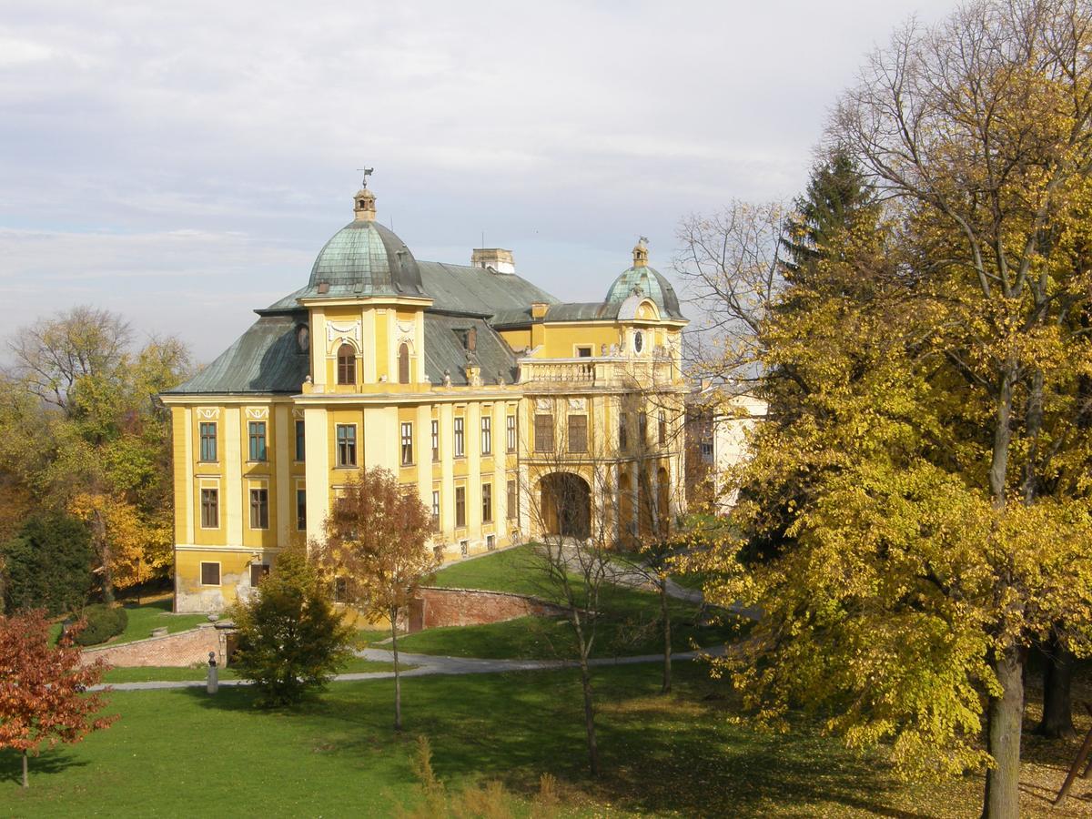 Hotel Park Nasice ภายนอก รูปภาพ